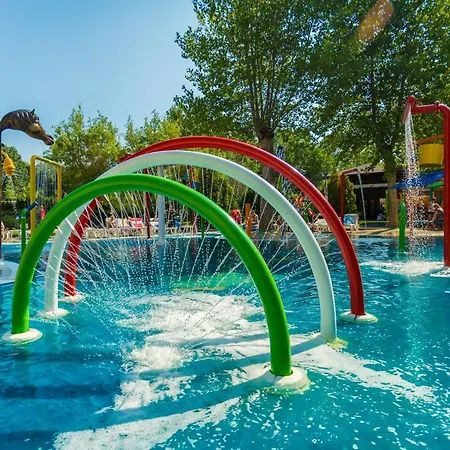 منتجع Hi Imperial 4*
