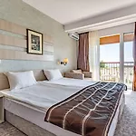 منتجع Hi Imperial 4*